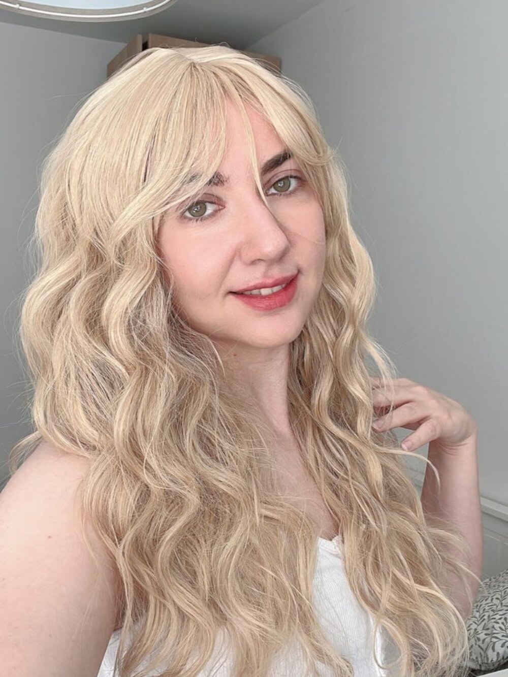 Women's 26 Inch Beige Blonde Layered Wig Curtain Bang Butterfly Haircut Style